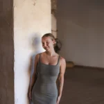 jonge vrouwencoach voor hormoonbalans